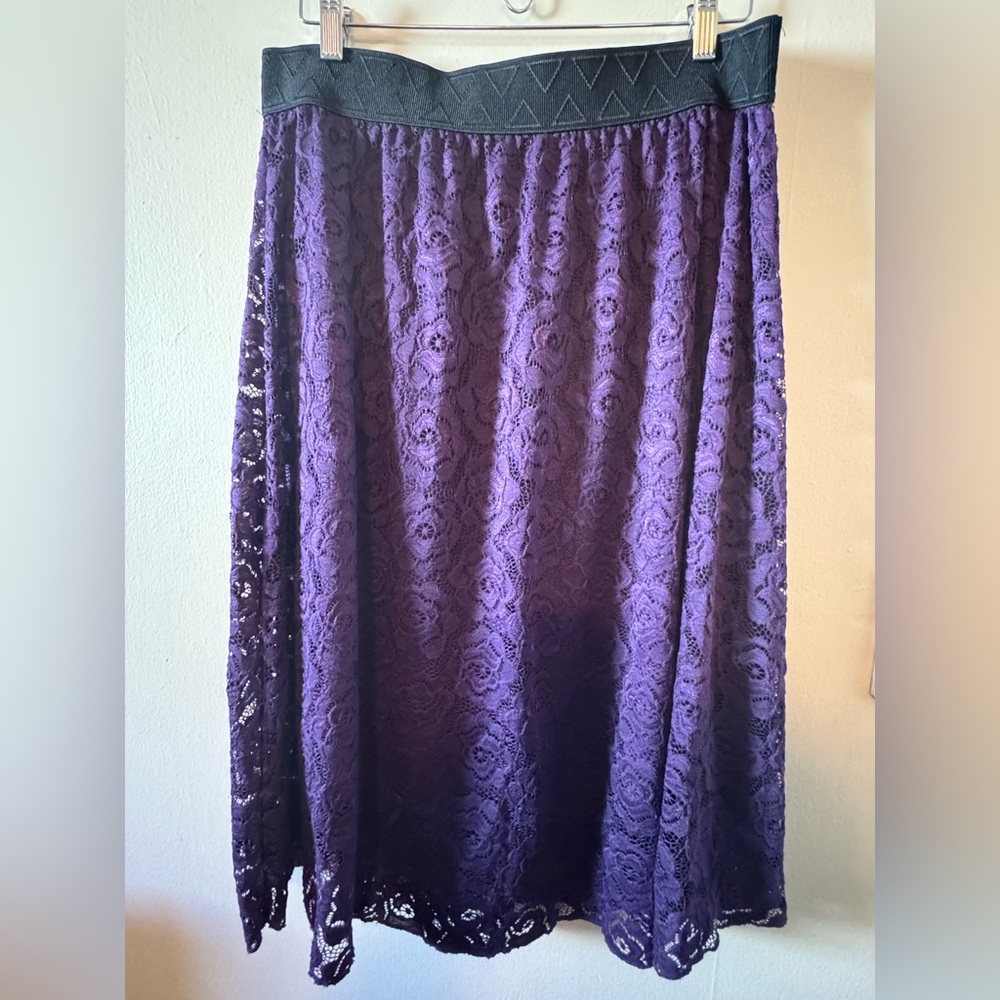 Gently Worn Lularoe Lola Purple Lace Skirt w/ Black waistband. Size Large